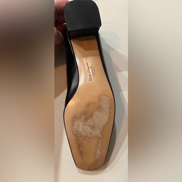 Salvatore Ferragamo Black Pumps EUC Size 8B - Picture 6 of 11